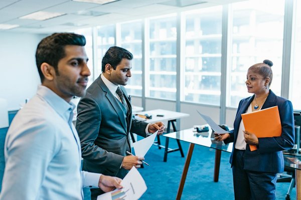 How to Select the Ideal Length for a Wool Coat in a Professional Setting?