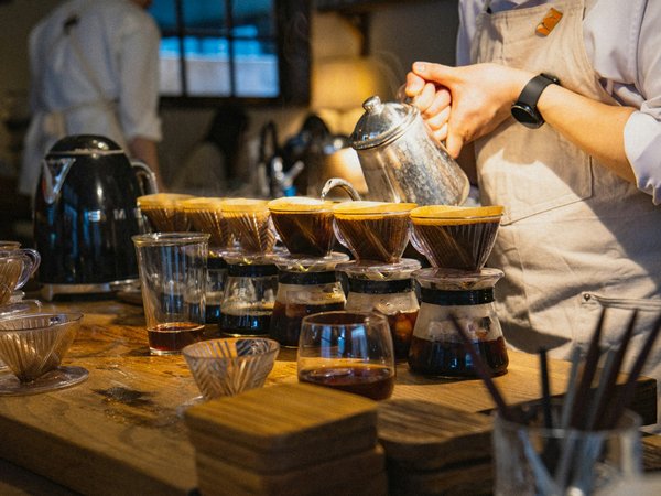 What Are the Key Considerations for UK Specialty Coffee Shops When Expanding to the European Market?